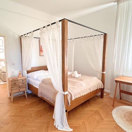 וינה Cozy Apartment In Quiet Location, Fast Train Station 100M Away, Contactless Check-In מראה חיצוני תמונה