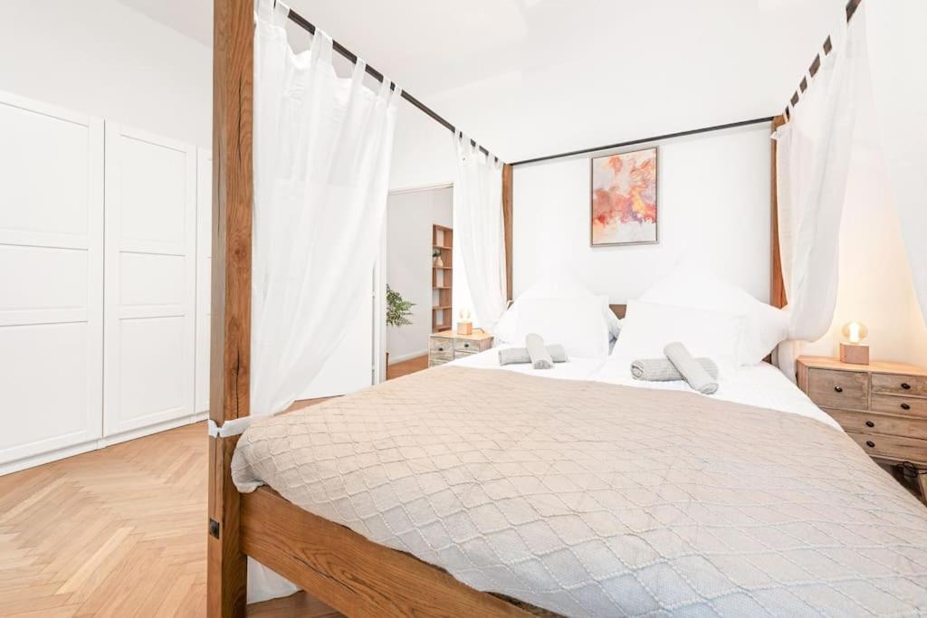 וינה Cozy Apartment In Quiet Location, Fast Train Station 100M Away, Contactless Check-In מראה חיצוני תמונה