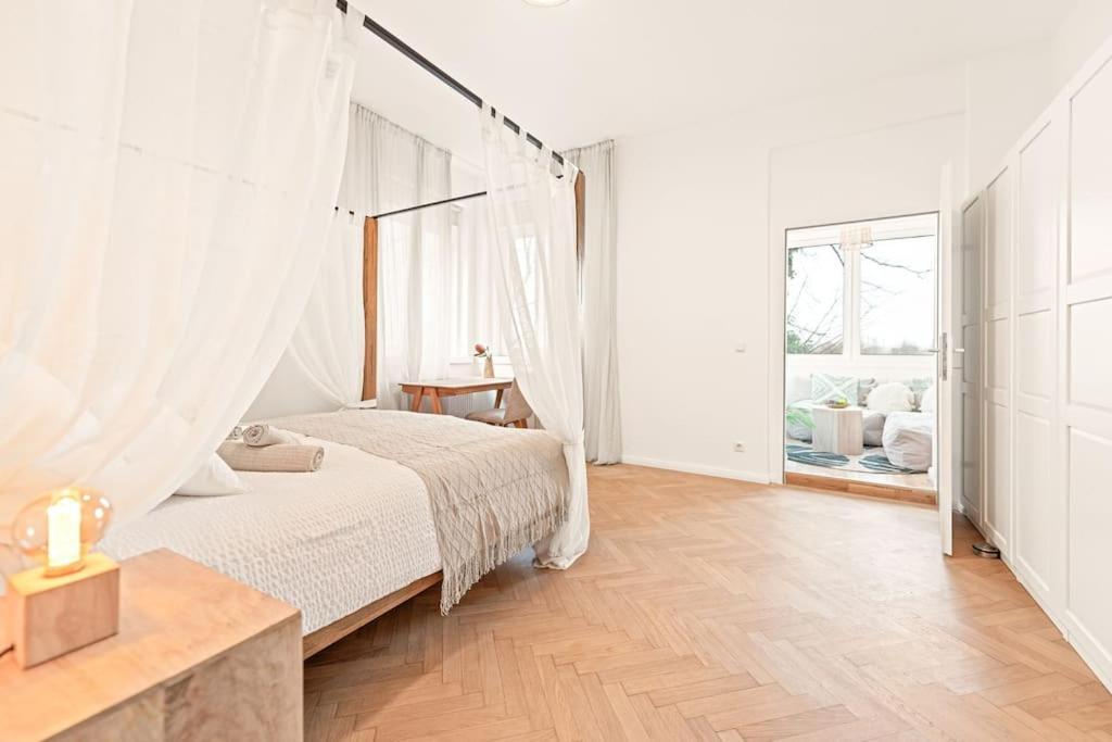 וינה Cozy Apartment In Quiet Location, Fast Train Station 100M Away, Contactless Check-In מראה חיצוני תמונה