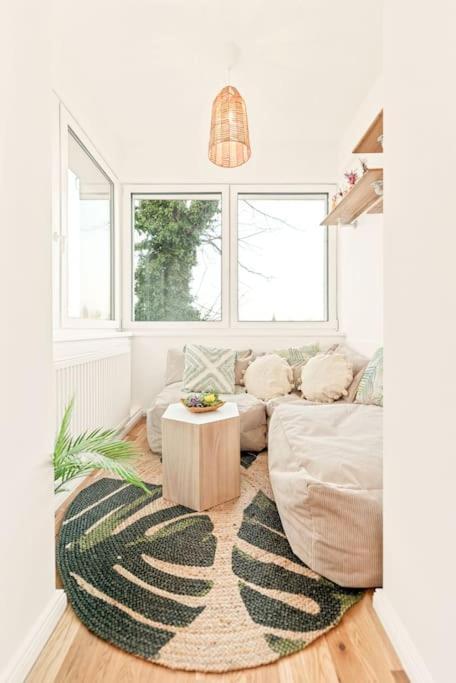 וינה Cozy Apartment In Quiet Location, Fast Train Station 100M Away, Contactless Check-In מראה חיצוני תמונה