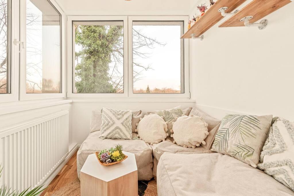 וינה Cozy Apartment In Quiet Location, Fast Train Station 100M Away, Contactless Check-In מראה חיצוני תמונה